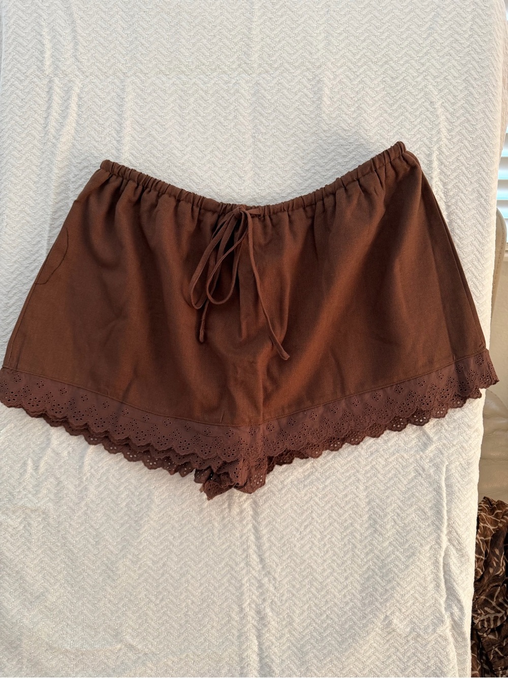Le Lis Cream Brown Scalloped Hem Skort - Picture 6 of 7